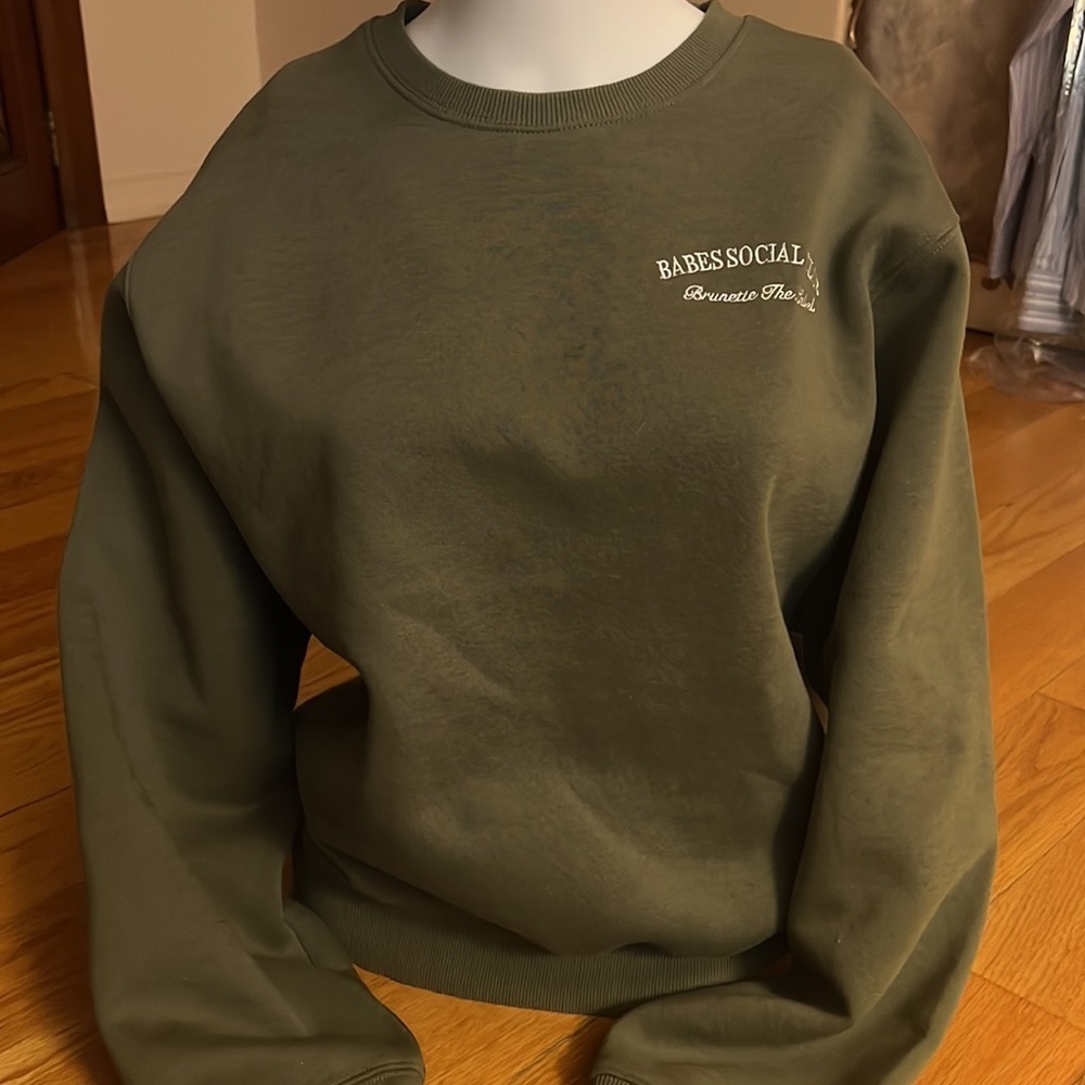 Sweatshirt Sz M/L